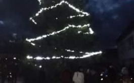 Rozsvícení stromku.jpg